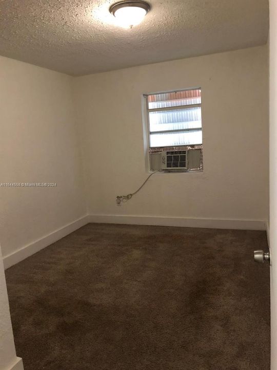 For Rent: $1,200 (0 beds, 1 baths, 300 Square Feet)