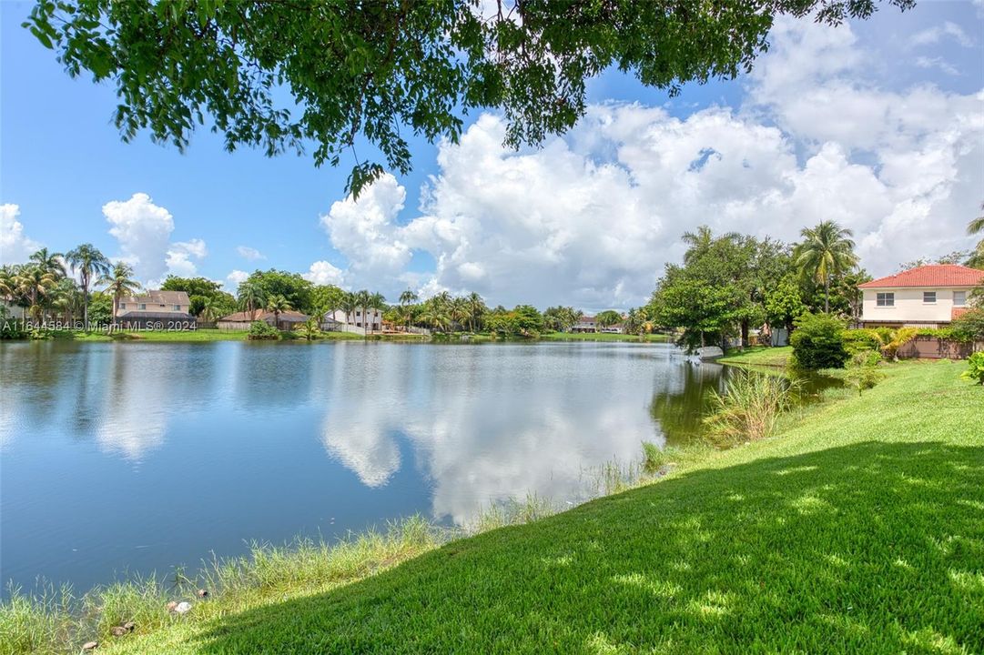 Active With Contract: $359,900 (2 beds, 3 baths, 1196 Square Feet)