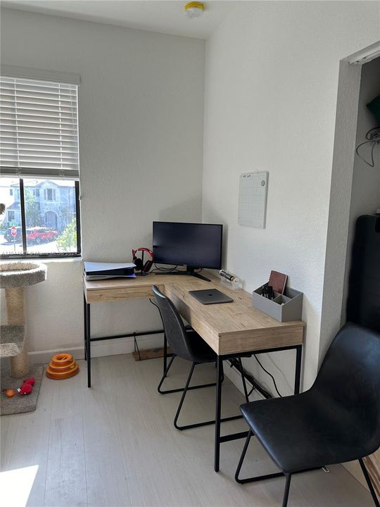 Bedroom/Office