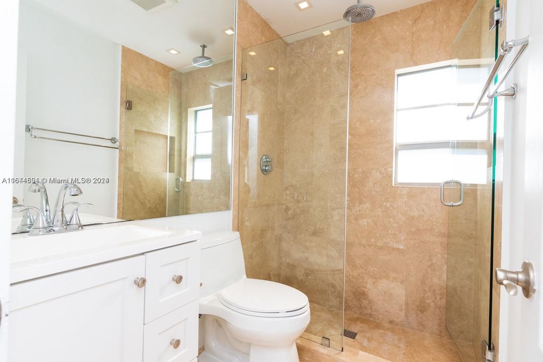 Recently Rented: $2,200 (1 beds, 1 baths, 656 Square Feet)