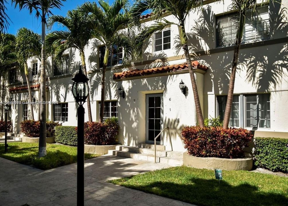 Recently Rented: $2,200 (1 beds, 1 baths, 656 Square Feet)