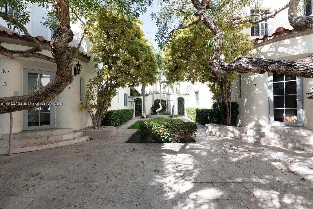 Recently Rented: $2,200 (1 beds, 1 baths, 656 Square Feet)