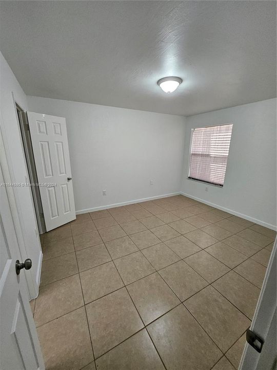 Active With Contract: $2,300 (2 beds, 2 baths, 989 Square Feet)