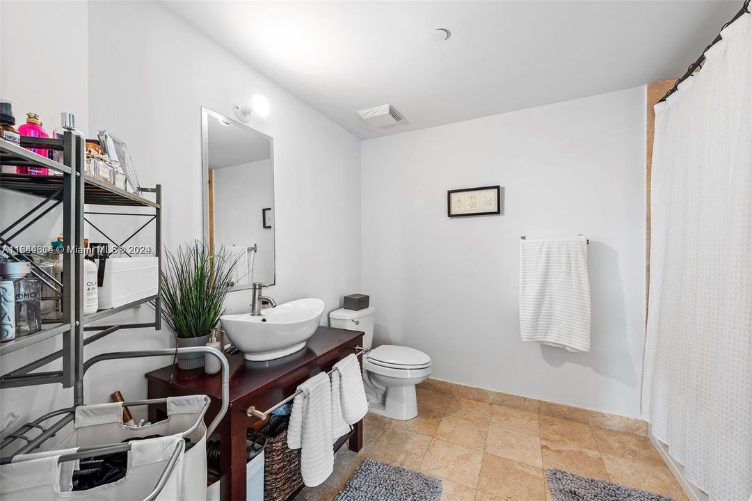 Active With Contract: $3,950 (2 beds, 2 baths, 1075 Square Feet)