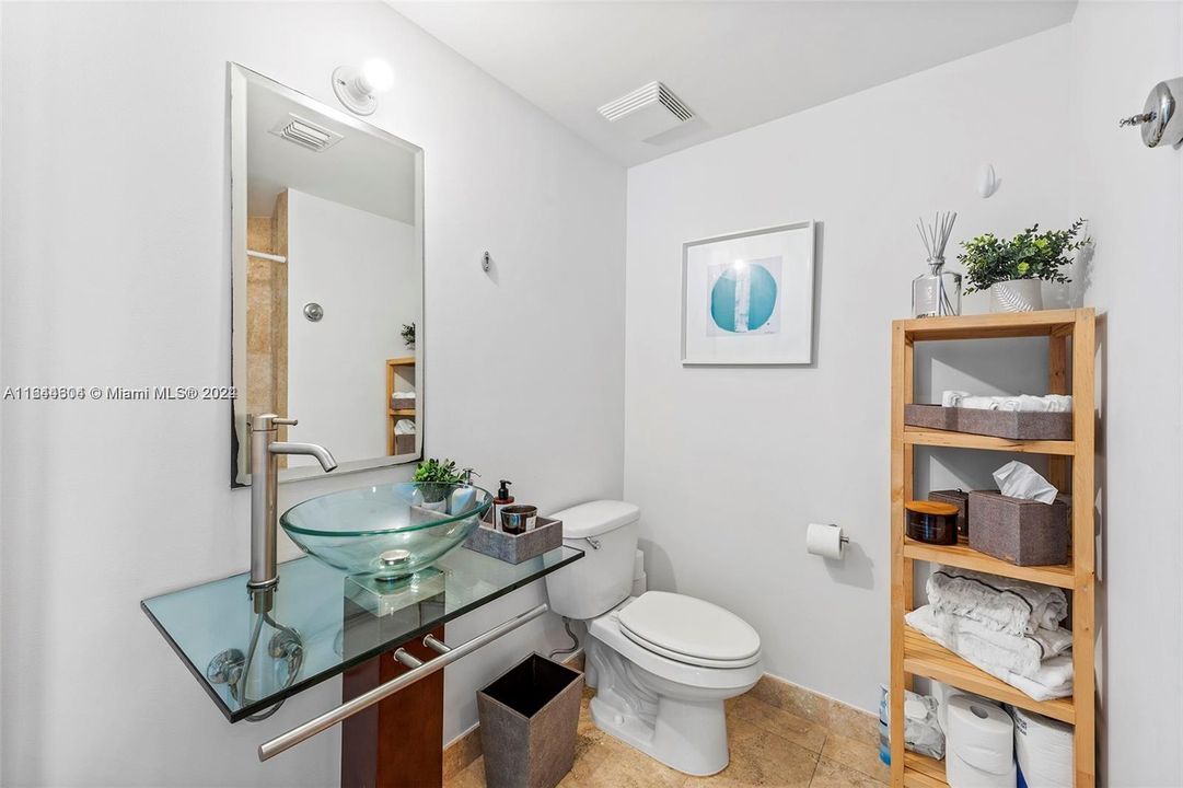 Active With Contract: $3,950 (2 beds, 2 baths, 1075 Square Feet)