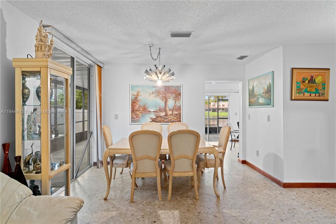 合同活跃: $530,000 (4 贝兹, 2 浴室, 1494 平方英尺)