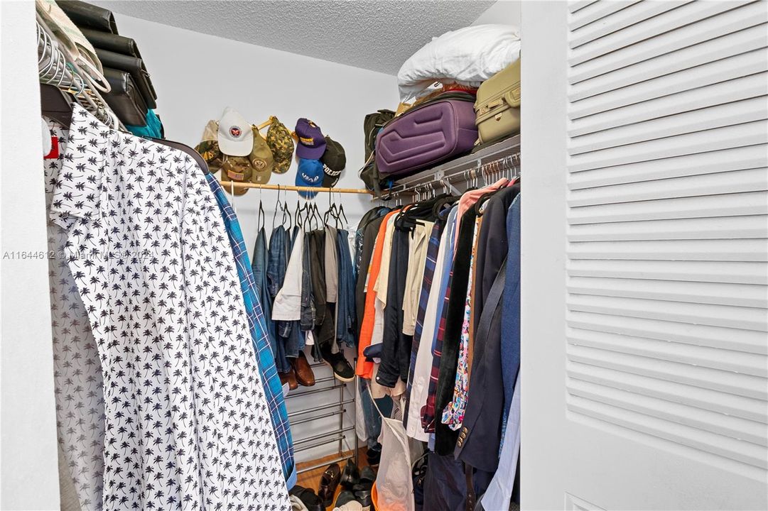 合同活跃: $530,000 (4 贝兹, 2 浴室, 1494 平方英尺)