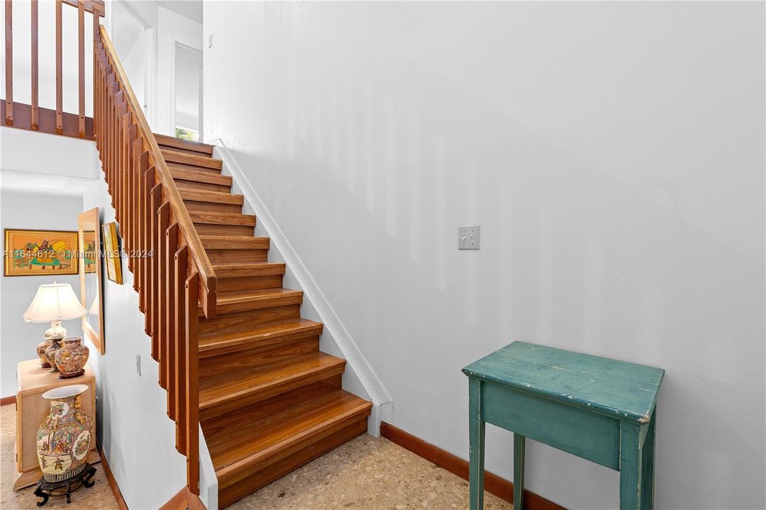 合同活跃: $530,000 (4 贝兹, 2 浴室, 1494 平方英尺)