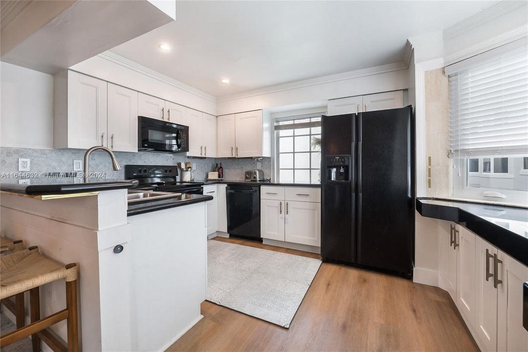 Active With Contract: $1,100,000 (3 beds, 2 baths, 1520 Square Feet)