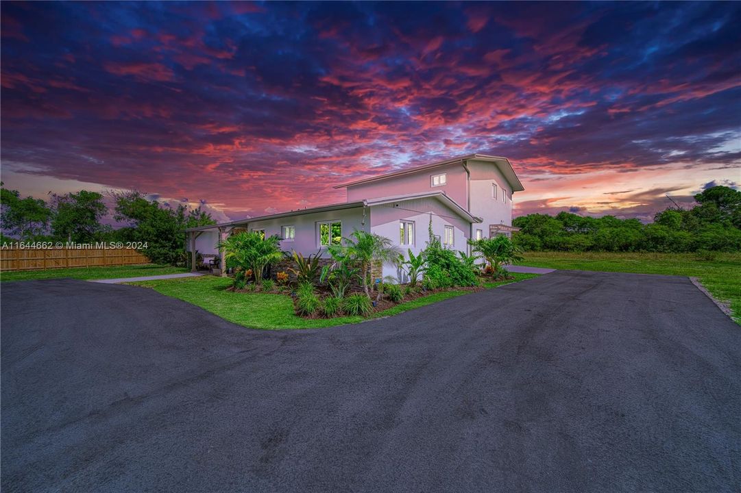 For Sale: $1,150,000 (4 beds, 3 baths, 2709 Square Feet)