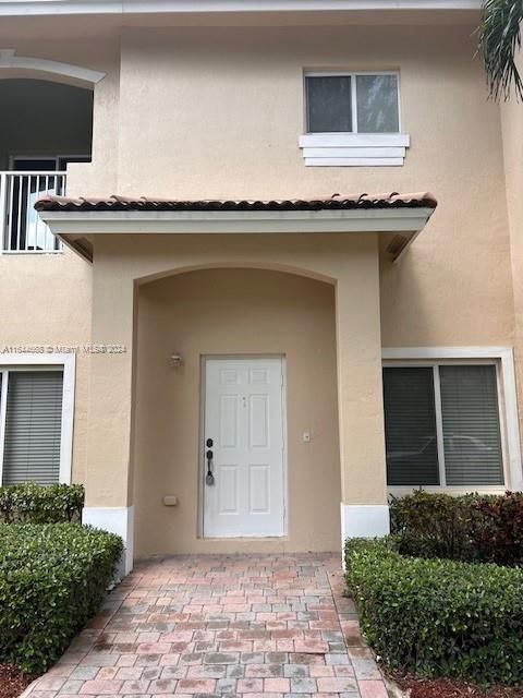 Active With Contract: $2,500 (3 beds, 2 baths, 2038 Square Feet)