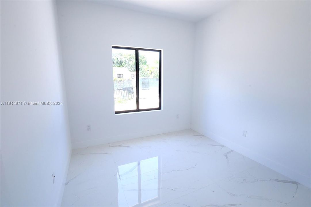 En Venta: $719,900 (4 camas, 2 baños, 1700 Pies cuadrados)