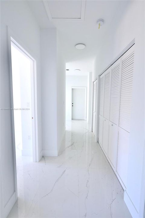 En Venta: $719,900 (4 camas, 2 baños, 1700 Pies cuadrados)