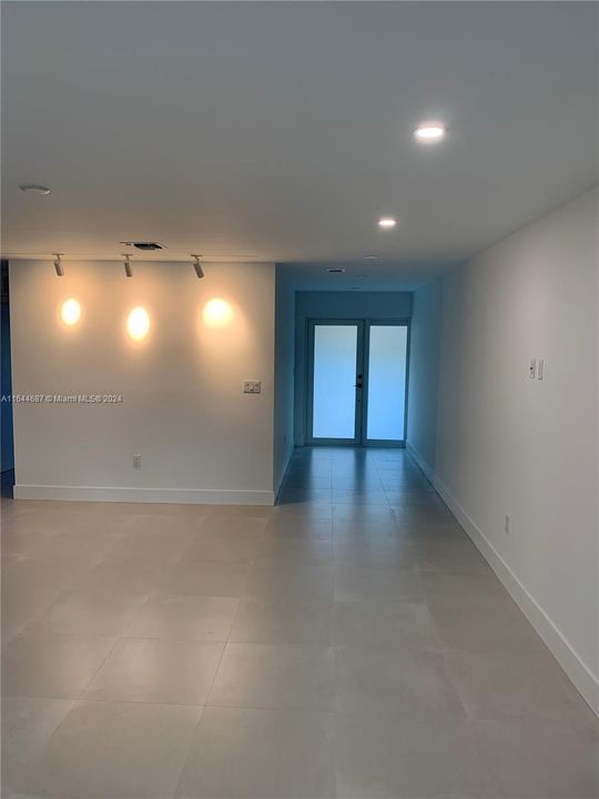 Active With Contract: $3,700 (3 beds, 2 baths, 1514 Square Feet)