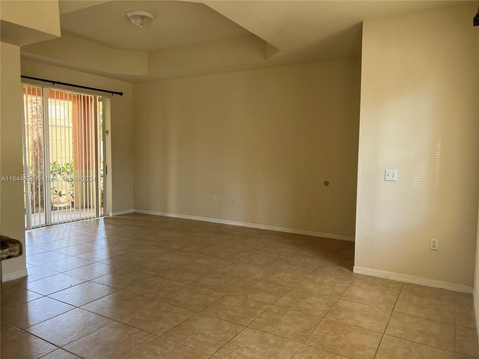 Active With Contract: $2,800 (3 beds, 2 baths, 1454 Square Feet)