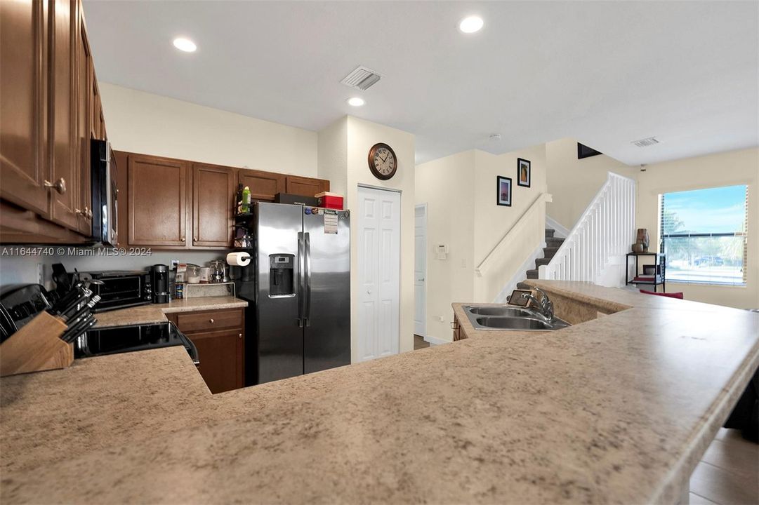 For Sale: $485,000 (3 beds, 2 baths, 1616 Square Feet)