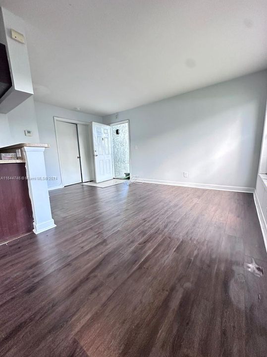 Active With Contract: $1,850 (2 beds, 1 baths, 731 Square Feet)