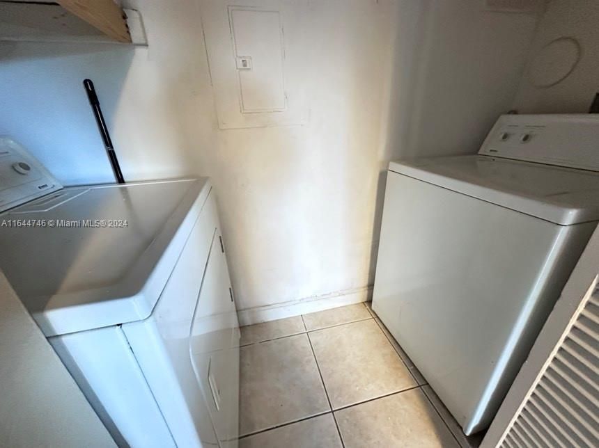 Active With Contract: $1,850 (2 beds, 1 baths, 731 Square Feet)