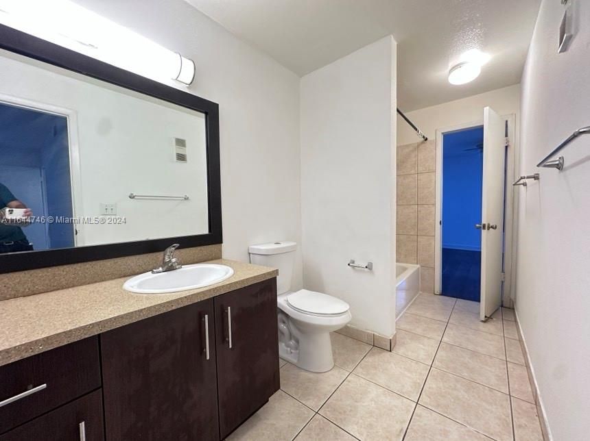 Active With Contract: $1,850 (2 beds, 1 baths, 731 Square Feet)