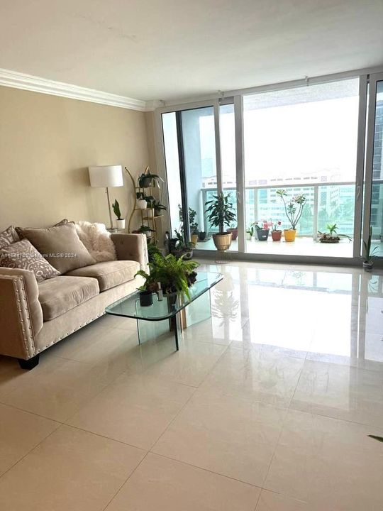 Recently Rented: $2,500 (1 beds, 1 baths, 991 Square Feet)