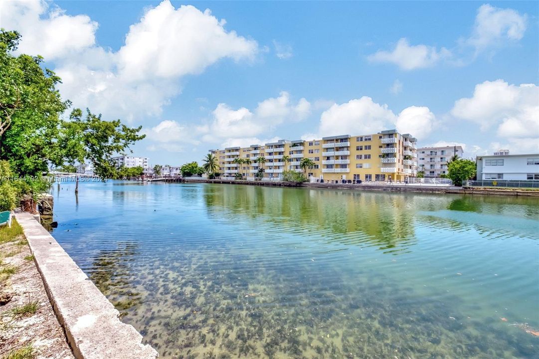 Recientemente alquilado: $2,300 (2 camas, 1 baños, 2700 Pies cuadrados)