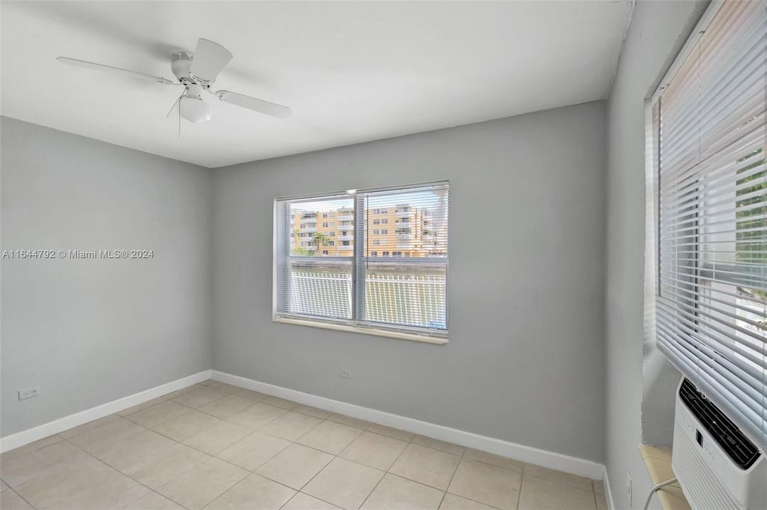 Recientemente alquilado: $2,300 (2 camas, 1 baños, 2700 Pies cuadrados)