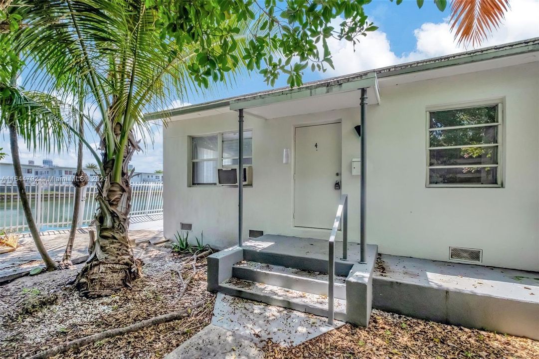 Recientemente alquilado: $2,300 (2 camas, 1 baños, 2700 Pies cuadrados)