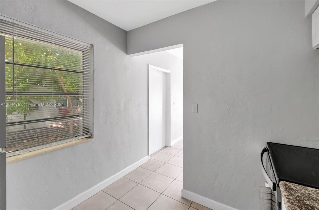 Recientemente alquilado: $2,300 (2 camas, 1 baños, 2700 Pies cuadrados)