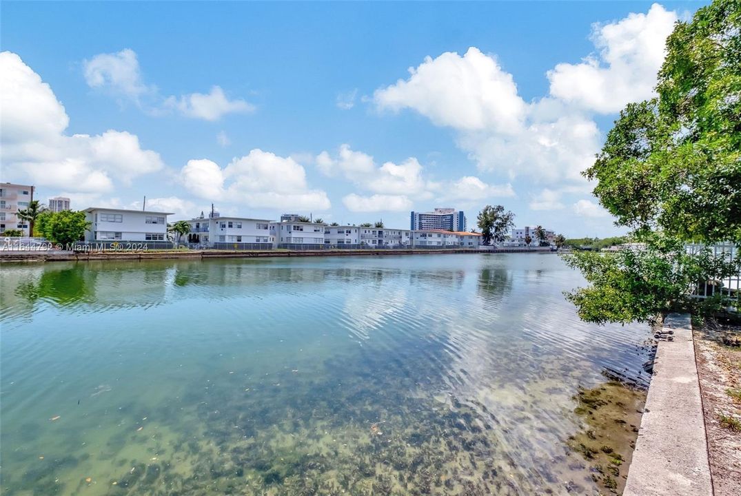 Recientemente alquilado: $2,300 (2 camas, 1 baños, 2700 Pies cuadrados)