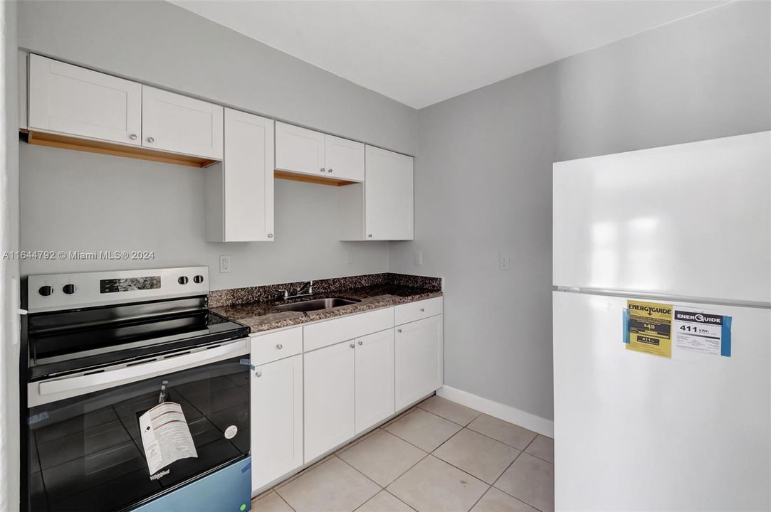 Recientemente alquilado: $2,300 (2 camas, 1 baños, 2700 Pies cuadrados)