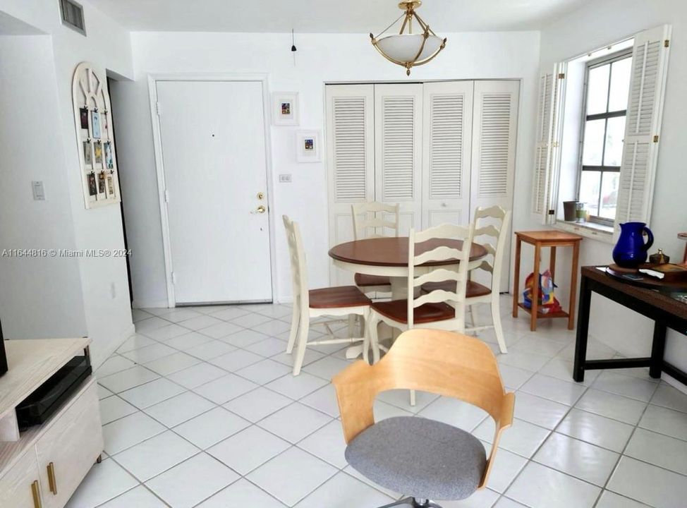 Recently Rented: $2,650 (2 beds, 2 baths, 844 Square Feet)