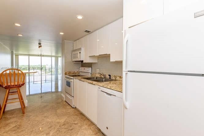 Active With Contract: $6,950 (2 beds, 3 baths, 1670 Square Feet)