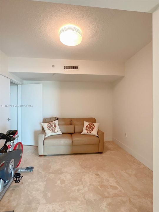 Active With Contract: $3,600 (2 beds, 2 baths, 1467 Square Feet)