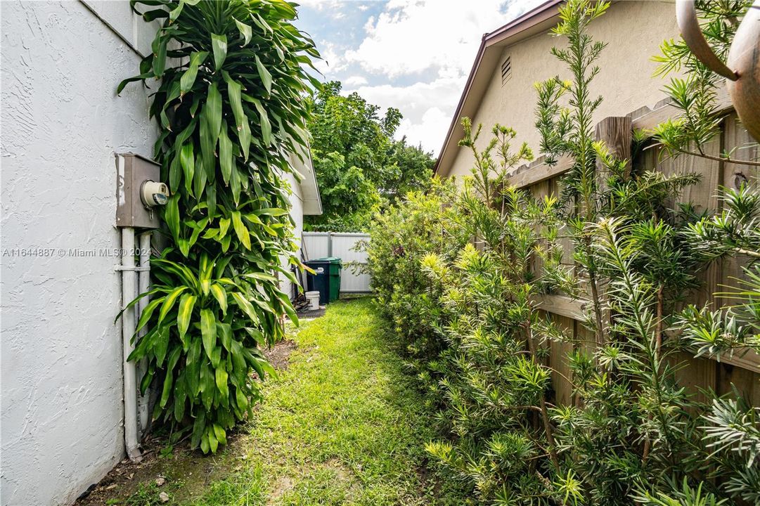 Active With Contract: $695,000 (3 beds, 2 baths, 1704 Square Feet)