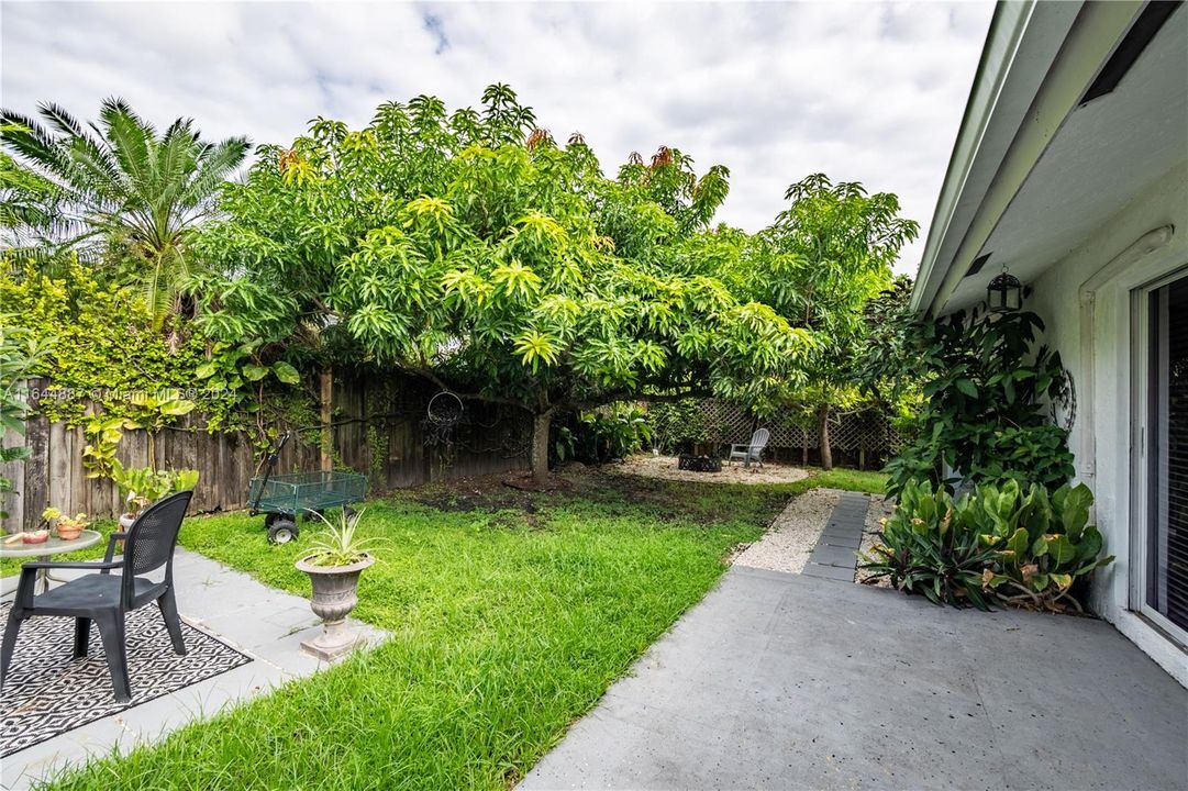 Active With Contract: $695,000 (3 beds, 2 baths, 1704 Square Feet)