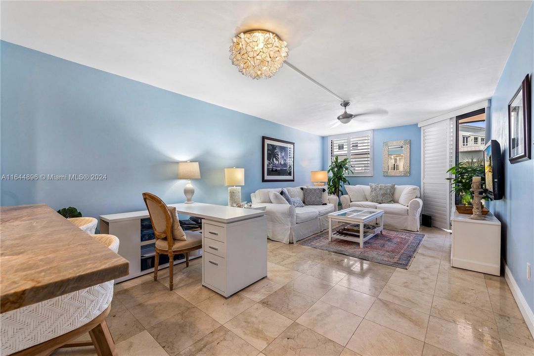 Active With Contract: $3,100 (1 beds, 1 baths, 972 Square Feet)