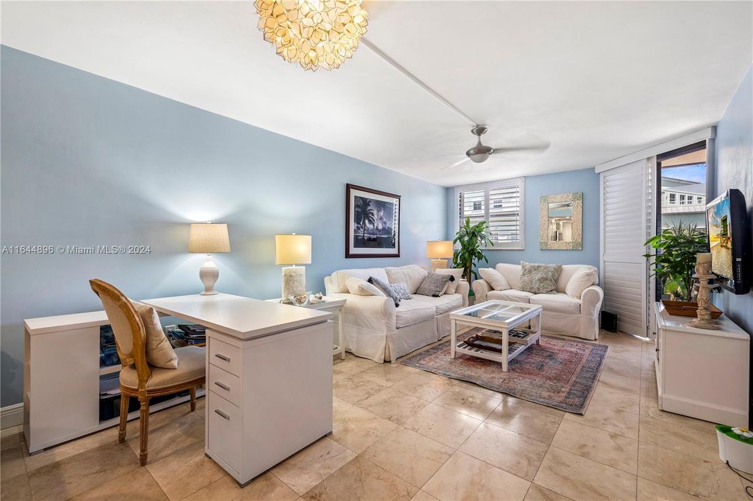 Active With Contract: $3,100 (1 beds, 1 baths, 972 Square Feet)