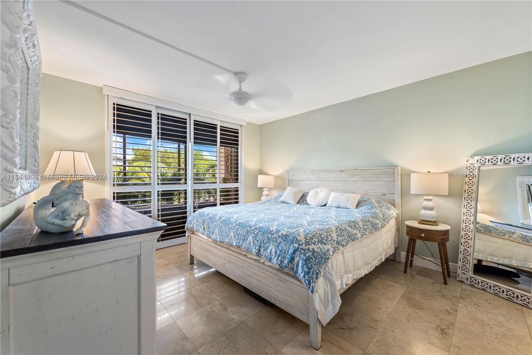 Active With Contract: $3,100 (1 beds, 1 baths, 972 Square Feet)