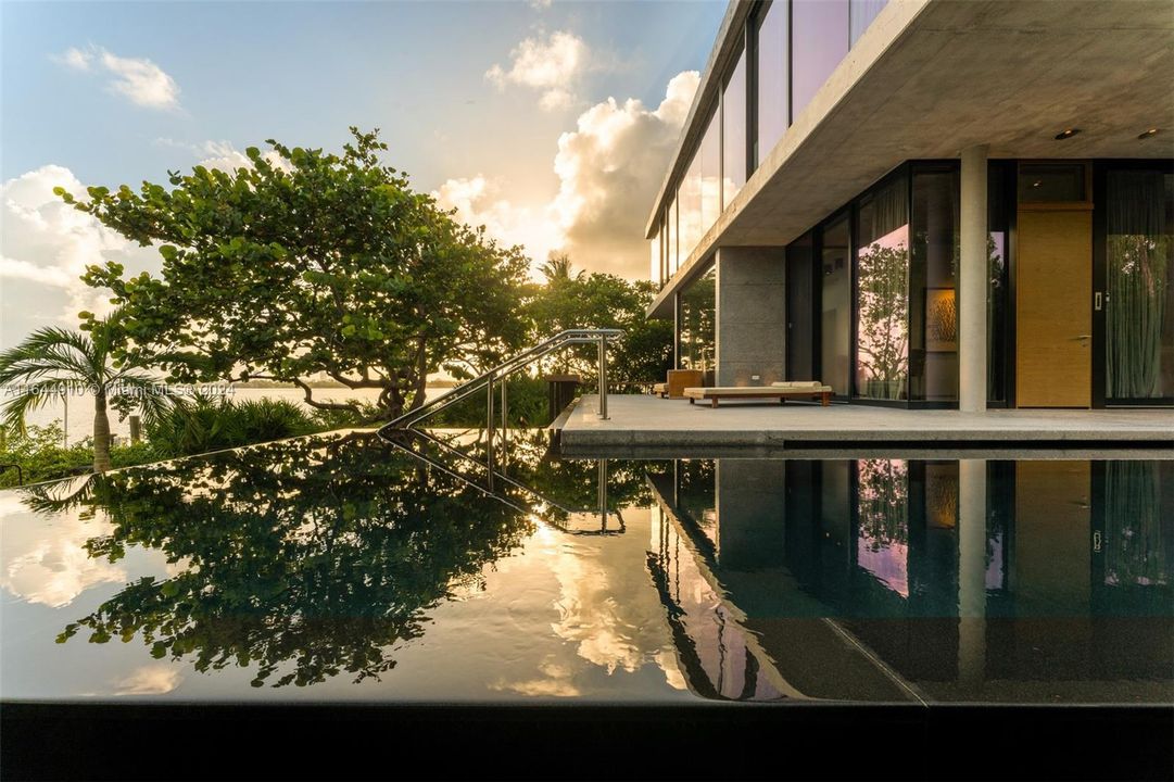 En Venta: $24,900,000 (5 camas, 6 baños, 6081 Pies cuadrados)