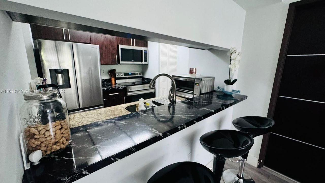 For Sale: $380,000 (2 beds, 2 baths, 848 Square Feet)