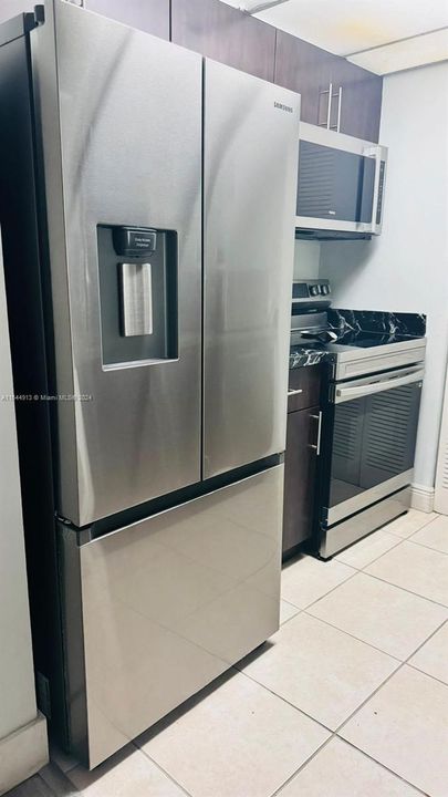 En Venta: $380,000 (2 camas, 2 baños, 848 Pies cuadrados)