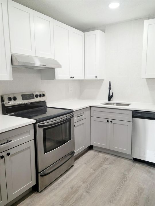 For Rent: $2,200 (2 beds, 2 baths, 910 Square Feet)