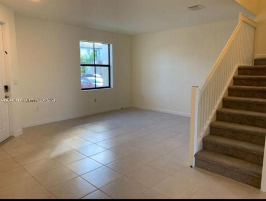 Active With Contract: $3,100 (3 beds, 2 baths, 1650 Square Feet)