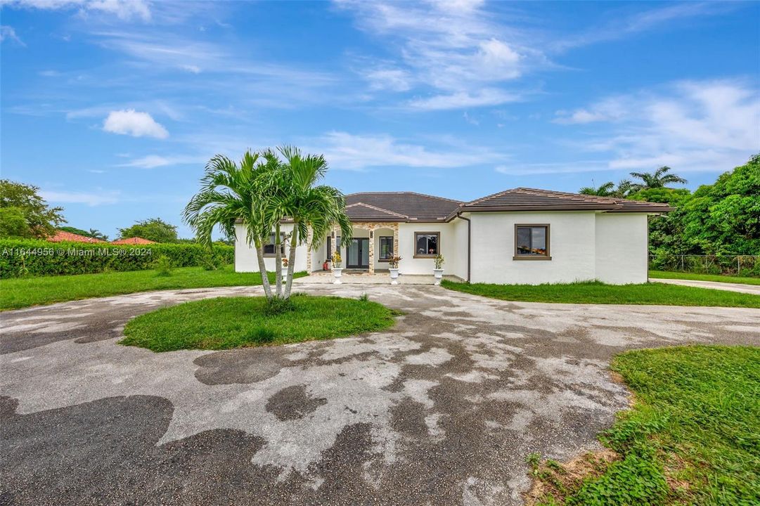 For Sale: $1,990,000 (4 beds, 3 baths, 2158 Square Feet)