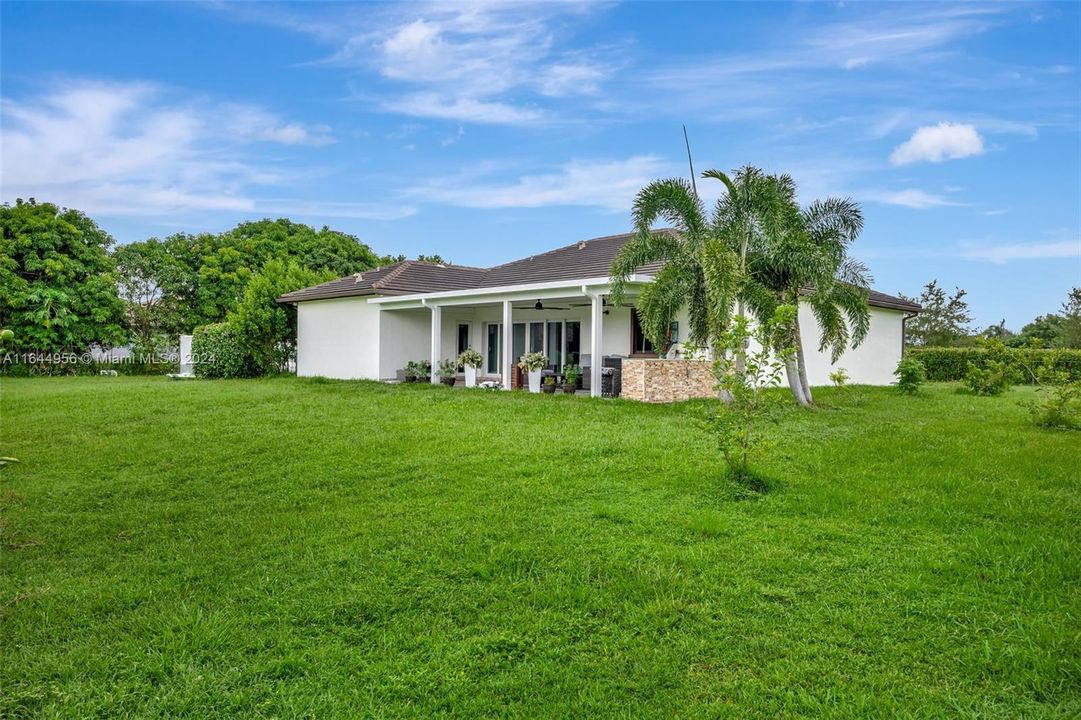 For Sale: $1,990,000 (4 beds, 3 baths, 2158 Square Feet)