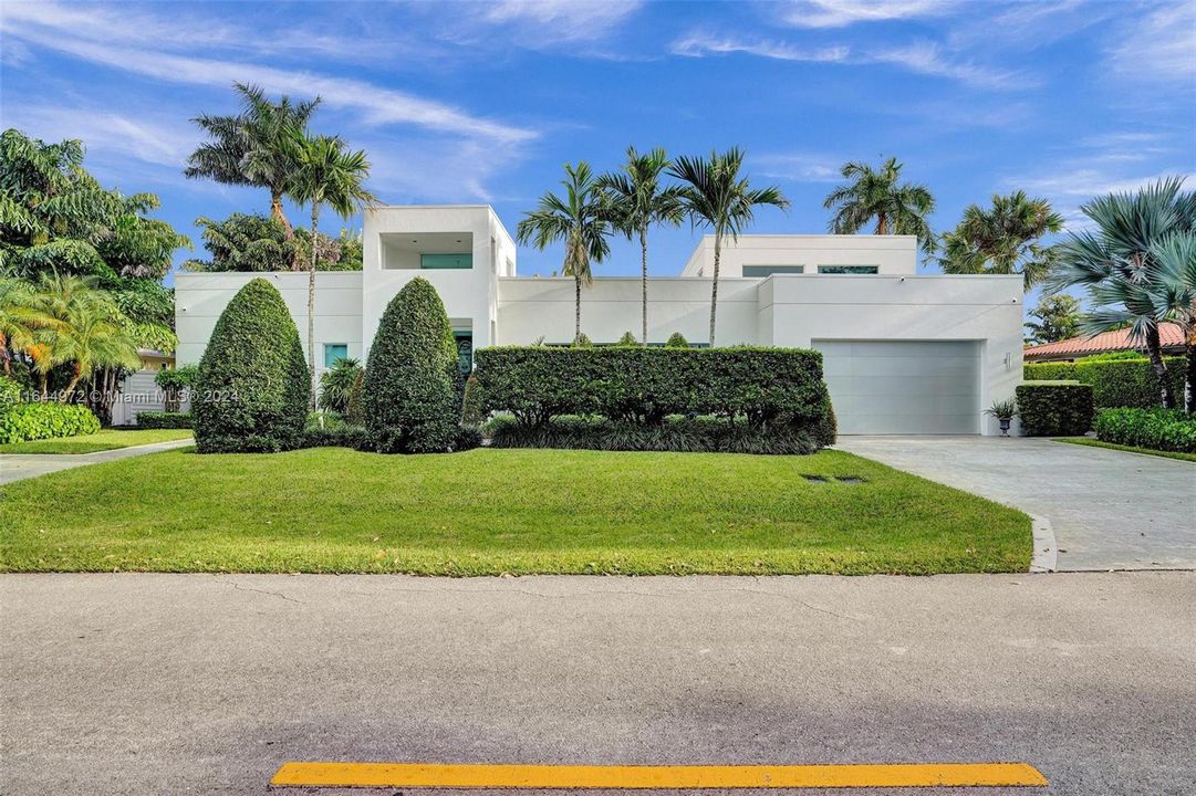 For Sale: $3,500,000 (3 beds, 3 baths, 3482 Square Feet)