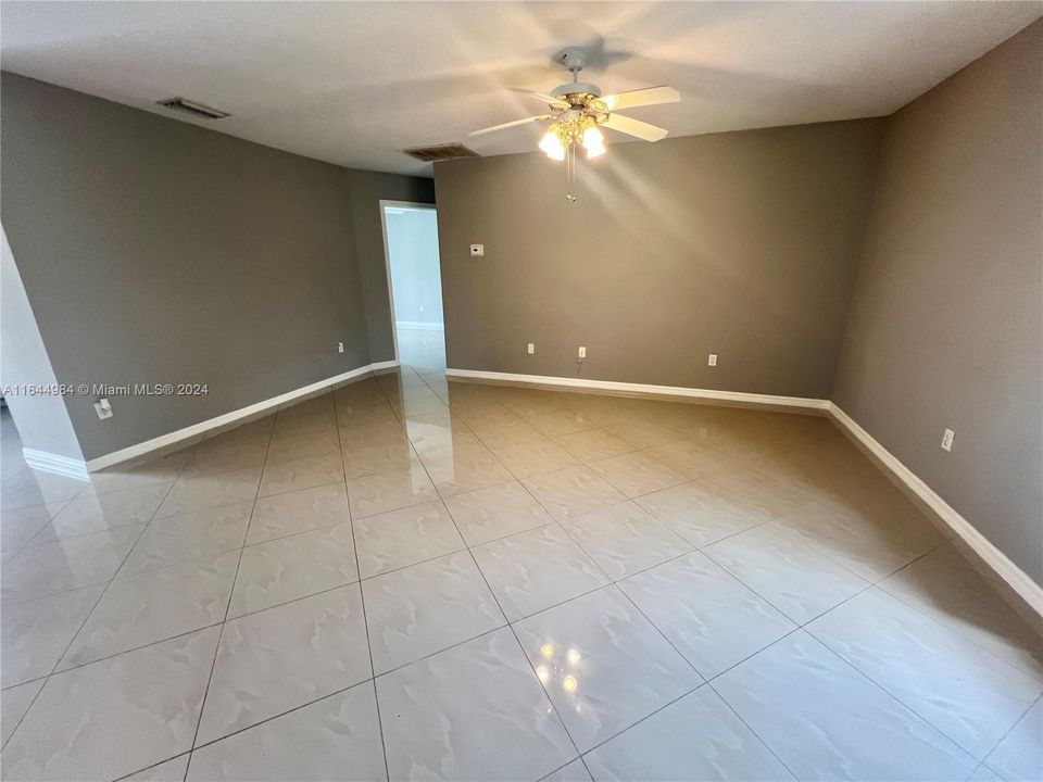 Recently Rented: $2,500 (3 beds, 2 baths, 1314 Square Feet)