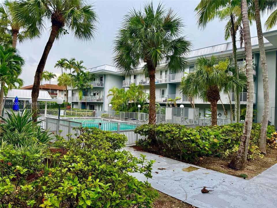 Recently Rented: $2,800 (3 beds, 2 baths, 1271 Square Feet)