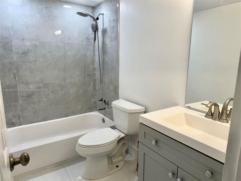 Recently Rented: $2,800 (3 beds, 2 baths, 1271 Square Feet)