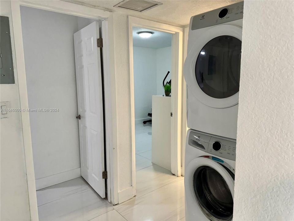 Recently Rented: $2,800 (3 beds, 2 baths, 1271 Square Feet)